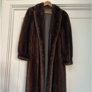 Authenticated Beautiful Natural Mahogany Mink coat. Barely worn -like new